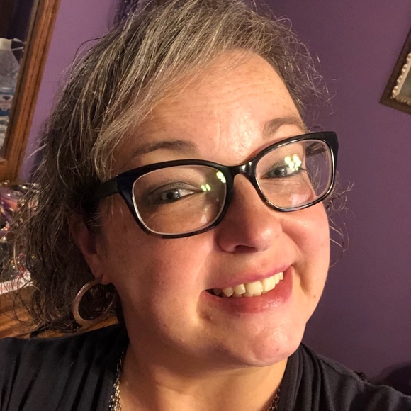 💜💁🏻‍♀️meet your posher, Karen - Picture 2 of 7